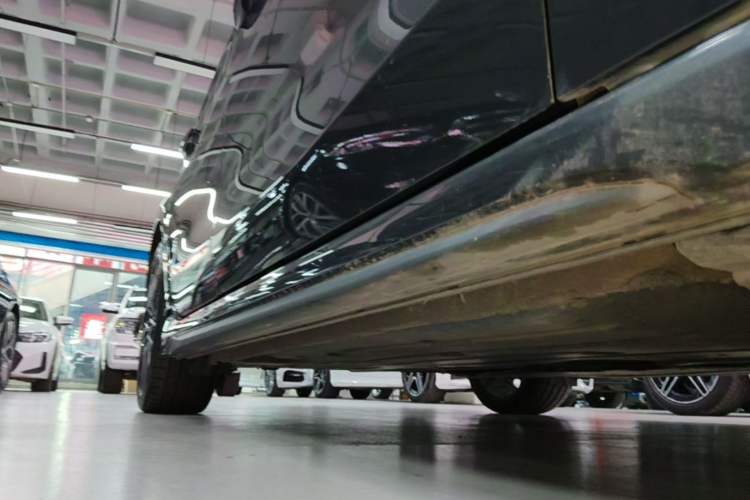 Used Lynk & Co 03 2023 2.0TD DCT H-Power Halo Right Side Sill