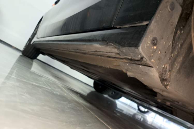 Used Lynk & Co 03 2023 1.5TD DCT JingPro Right Side Sill