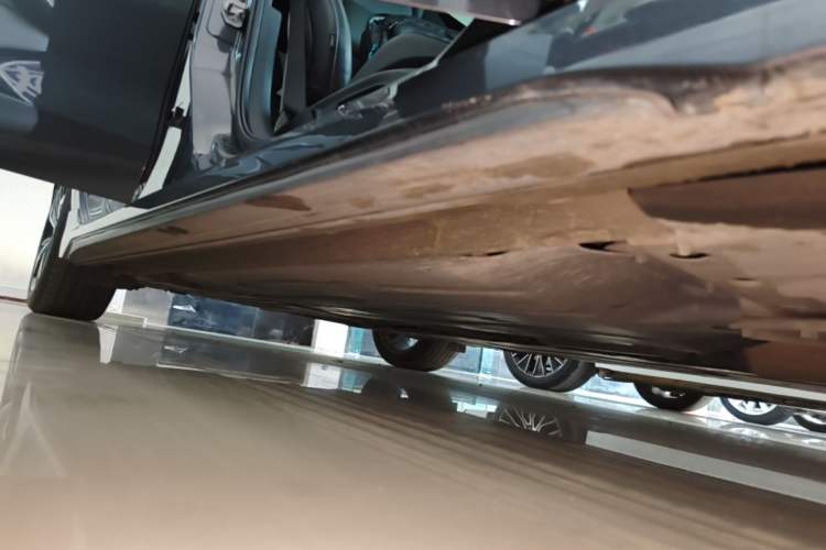 Used Lynk & Co 03 2023 2.0TD DCT JingPro Right Side Sill