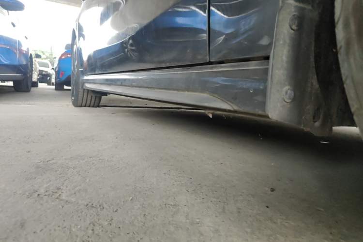 Used Lynk & Co 03 2023 1.5TD DCT JingPro Right Side Sill