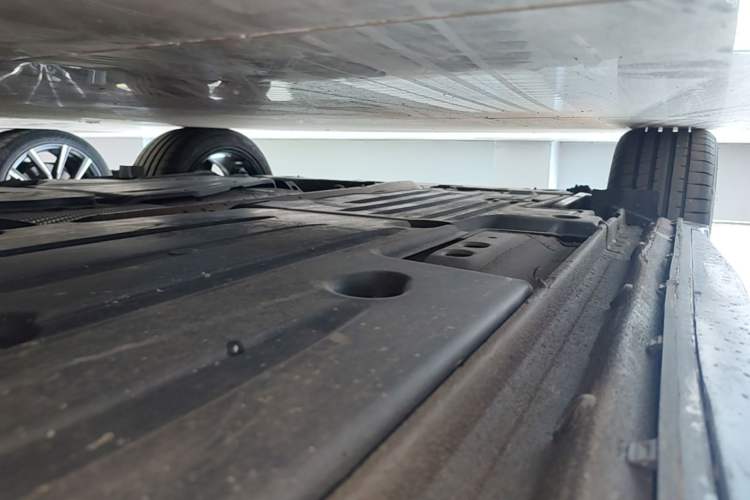 Used Lynk & Co 03 2023 1.5TD DCT JingPro Right Side Sill