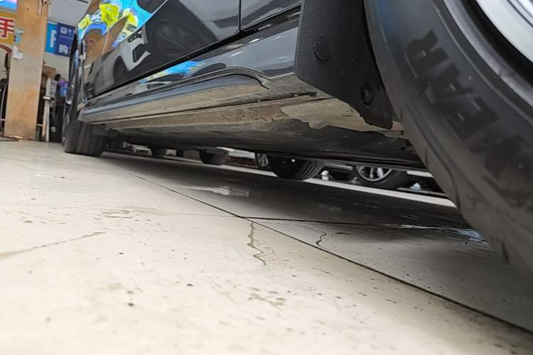 Used Lynk & Co 03 2023 1.5TD DCT JingPro Right Side Sill