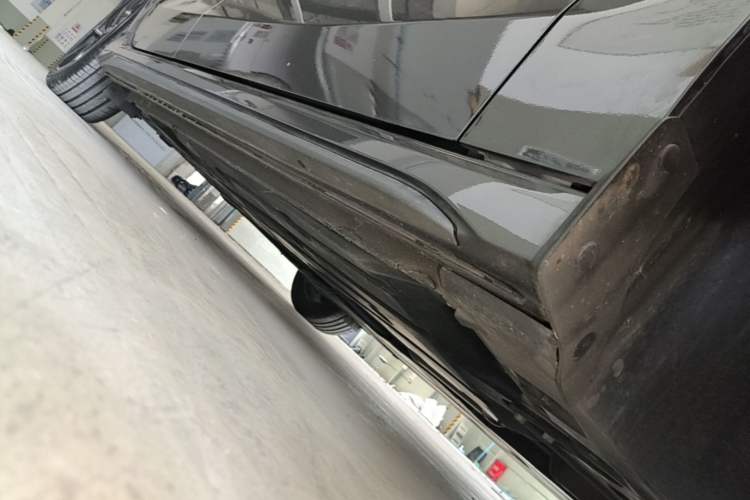 Used Lynk & Co 03 2023 1.5TD DCT JingPro Right Side Sill