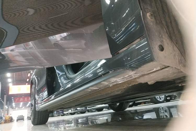 Used Lynk & Co 03 2023 2.0TD DCT JingPro Right Side Sill
