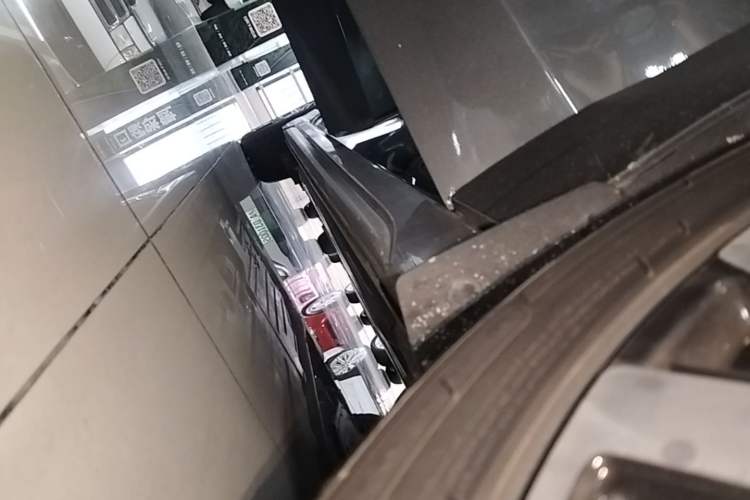 Used Lynk & Co 03 2023 1.5TD DCT JingPro Right Side Sill