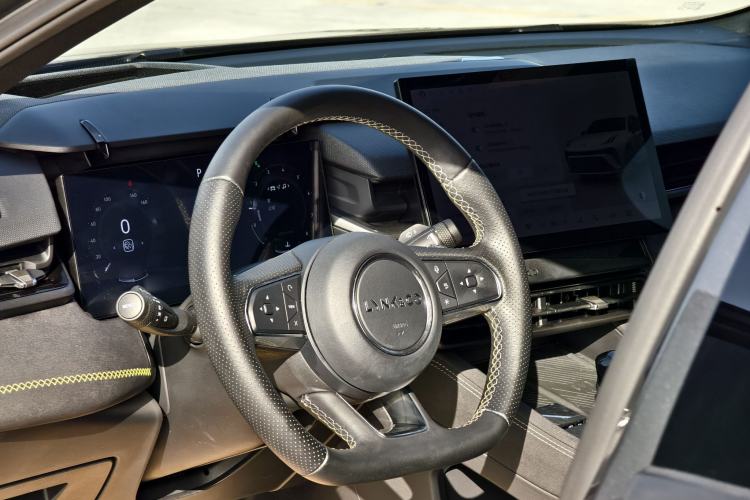 Used Lynk & Co 03 2023 2.0TD DCT H-Power Halo Steering Wheel