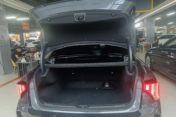 Used Lynk & Co 03 2023 1.5TD DCT JingPro Trunk