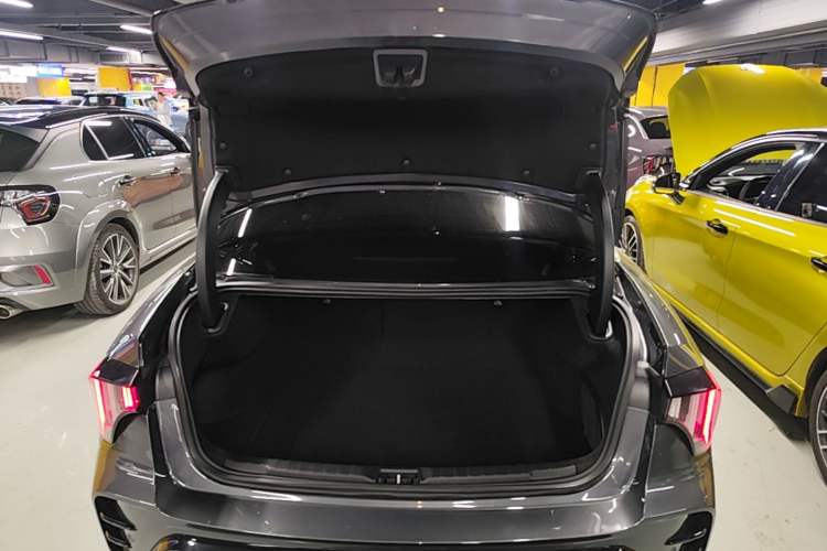 Used Lynk & Co 03 2023 1.5TD DCT JingPro Trunk