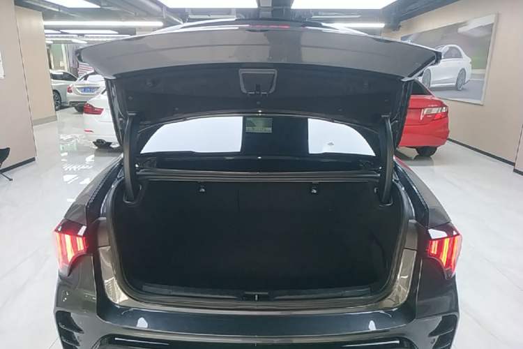 Used Lynk & Co 03 2023 1.5TD DCT JingPro Trunk