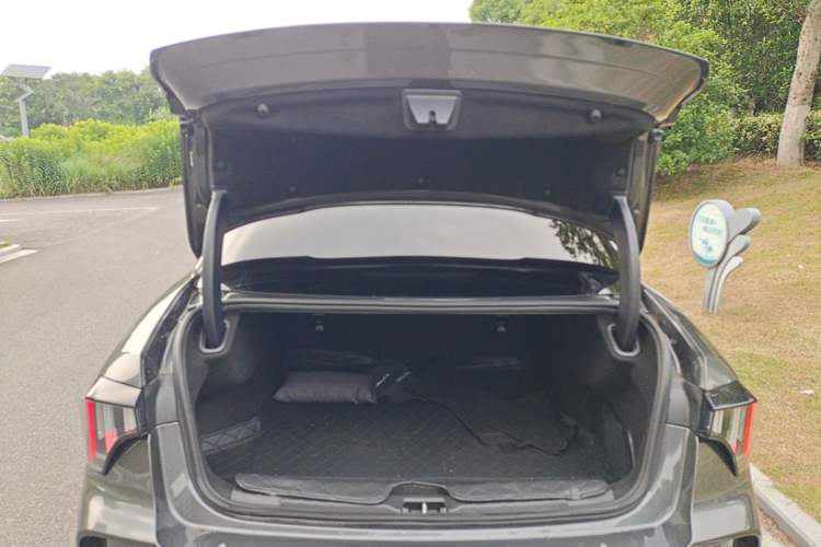 Used Lynk & Co 03 2023 2.0TD DCT H-Power Halo Trunk