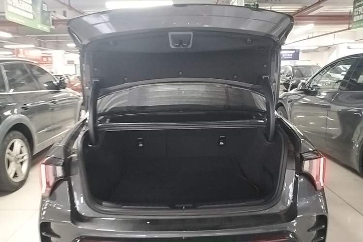 Used Lynk & Co 03 2023 1.5TD DCT JingPro Trunk