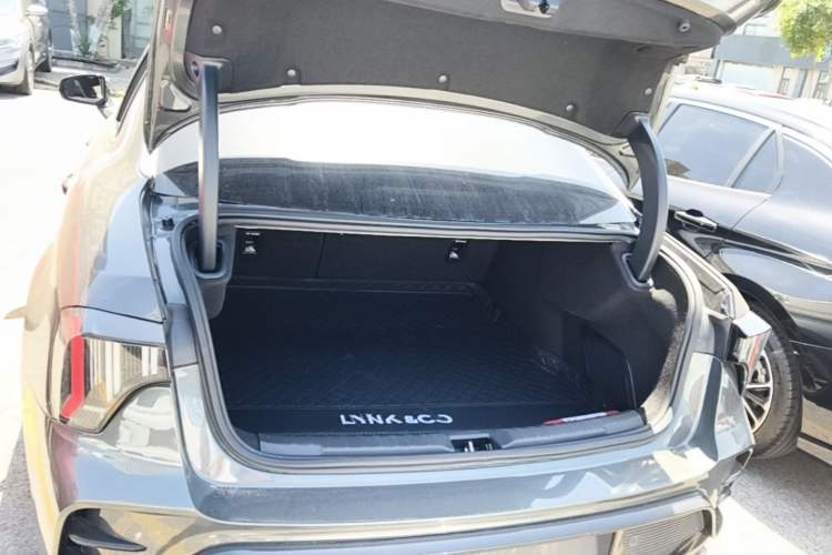 Used Lynk & Co 03 2023 1.5TD DCT JingPro Trunk