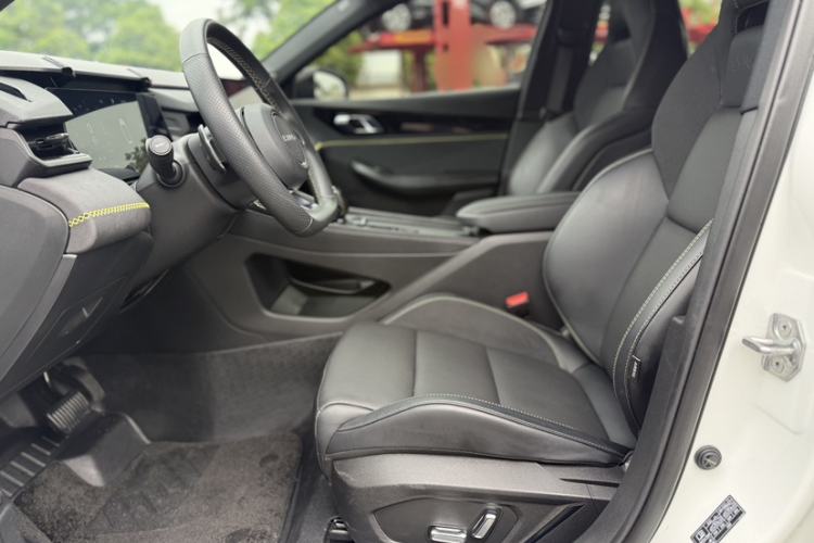 Used Lynk & Co 03 2023 1.5TD DCT JingPro Interior 2