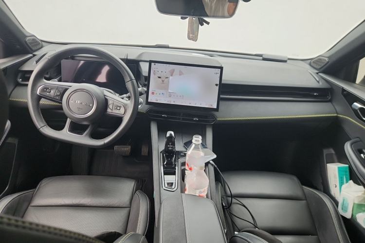 Used Lynk & Co 03 2023 1.5TD DCT JingPro Center Console