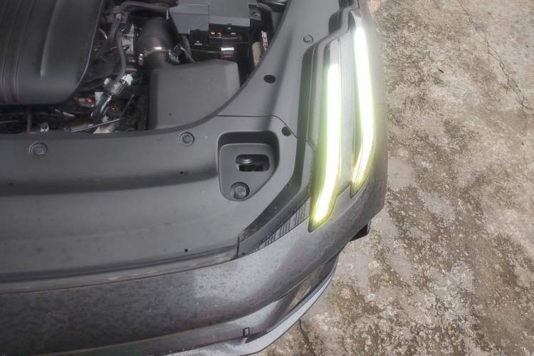 Used Lynk & Co 03 2023 2.0TD DCT JingPro Engine Bay Left