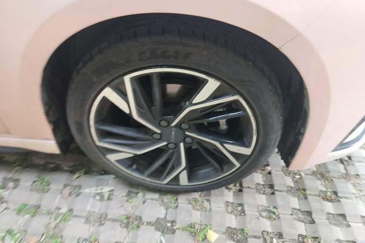 Used Lynk & Co 03 2023 1.5TD DCT JingPro Right Front Wheel Hub