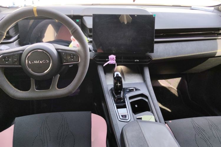 Used Lynk & Co 03 2023 1.5TD DCT JingPro Center Console
