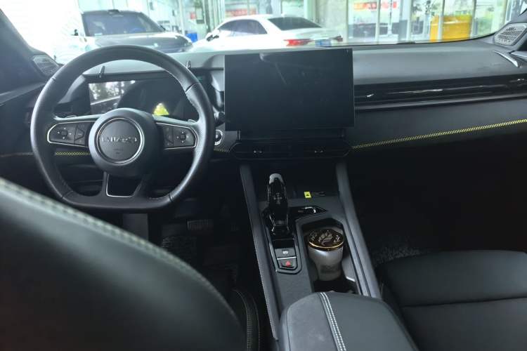 Used Lynk & Co 03 2023 2.0TD DCT H-Power Halo Center Console