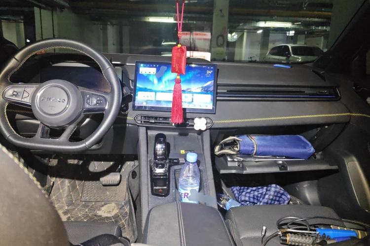Used Lynk & Co 03 2023 2.0TD DCT JingPro Center Console