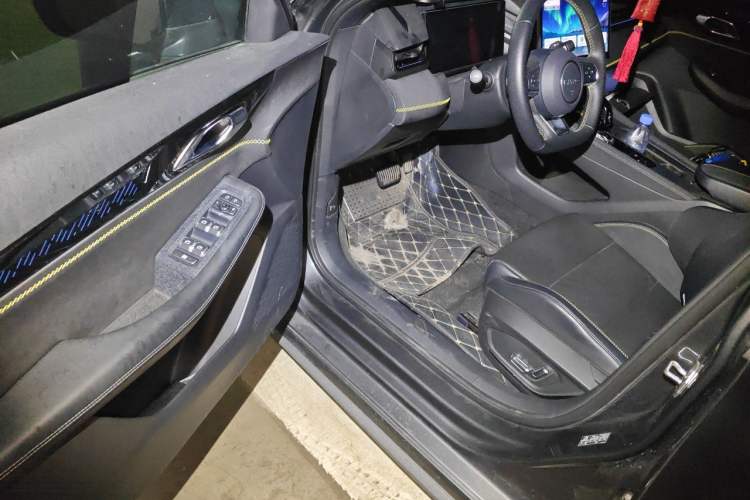 Used Lynk & Co 03 2023 2.0TD DCT JingPro Driver Seat