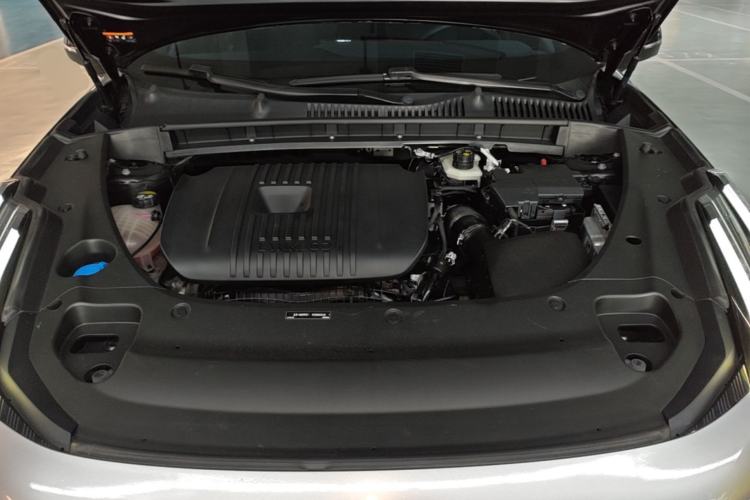 Used Lynk & Co 03 2023 2.0TD DCT JingPro Engine Bay