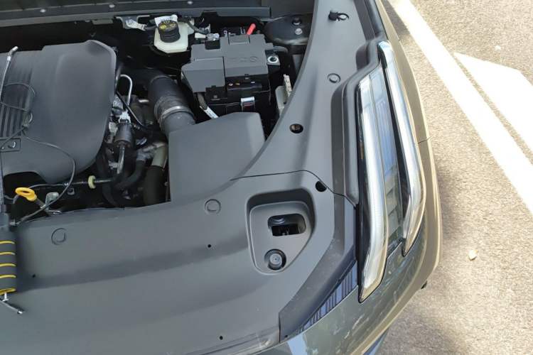 Used Lynk & Co 03 2023 1.5TD DCT JingPlus Engine Bay Left