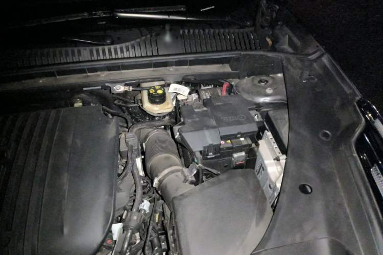 Used Lynk & Co 03 2023 2.0TD DCT JingPro Engine Bay Left