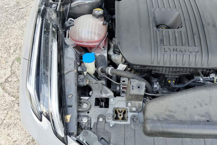 Used Lynk & Co 03 2023 2.0TD DCT H-Power Halo Engine Bay Right