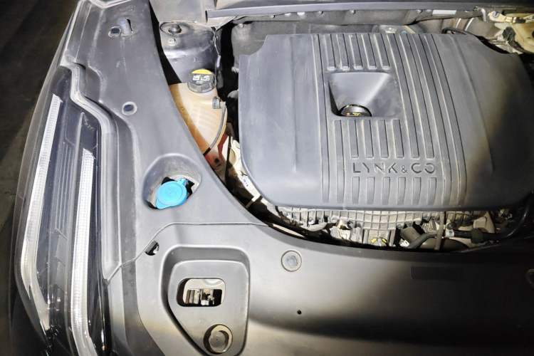 Used Lynk & Co 03 2023 2.0TD DCT JingPro Engine Bay Right