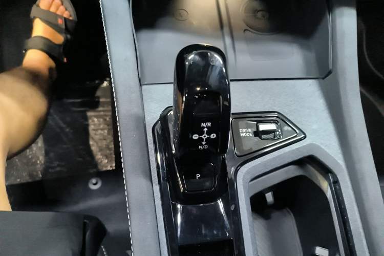 Used Lynk & Co 03 2023 1.5TD DCT JingPro Gear Lever