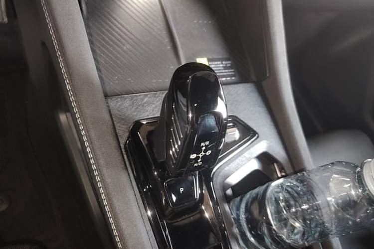 Used Lynk & Co 03 2023 2.0TD DCT JingPro Gear Lever