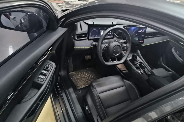Used Lynk & Co 03 2023 1.5TD DCT JingPro Interior 3
