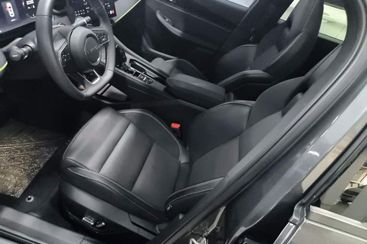 Used Lynk & Co 03 2023 1.5TD DCT JingPro Left Front Seat