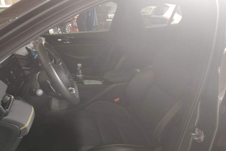 Used Lynk & Co 03 2023 2.0TD DCT JingPro Left Front Seat