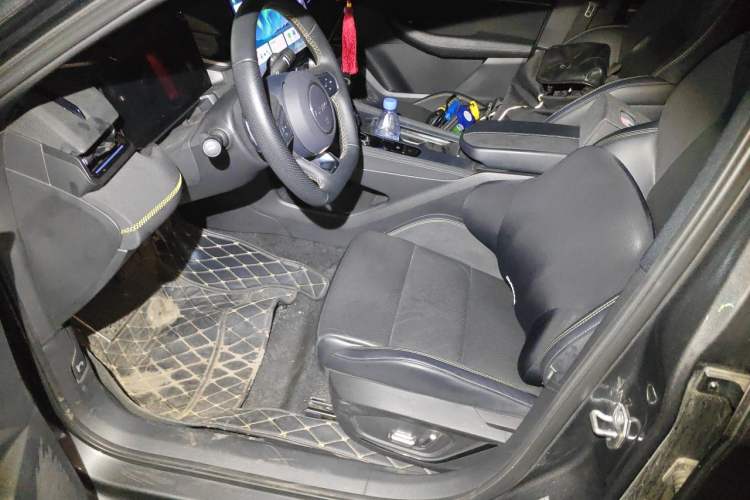 Used Lynk & Co 03 2023 2.0TD DCT JingPro Left Front Seat
