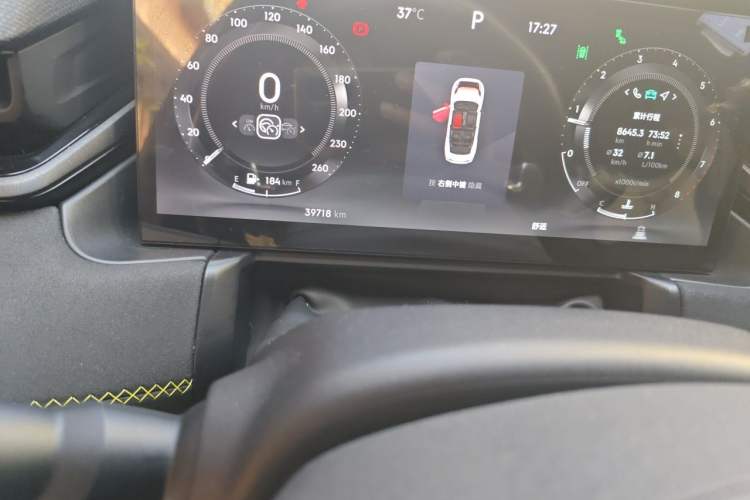 Used Lynk & Co 03 2023 1.5TD DCT JingPro Odometer Close Up