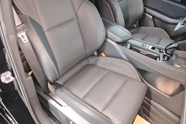 Used Lynk & Co 03 2023 2.0TD DCT JingPro Right Front Seat