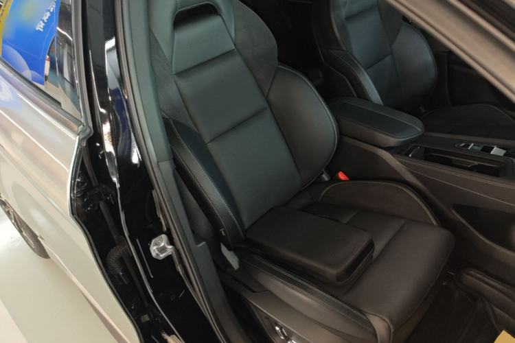 Used Lynk & Co 03 2023 2.0TD DCT JingPro Right Front Seat
