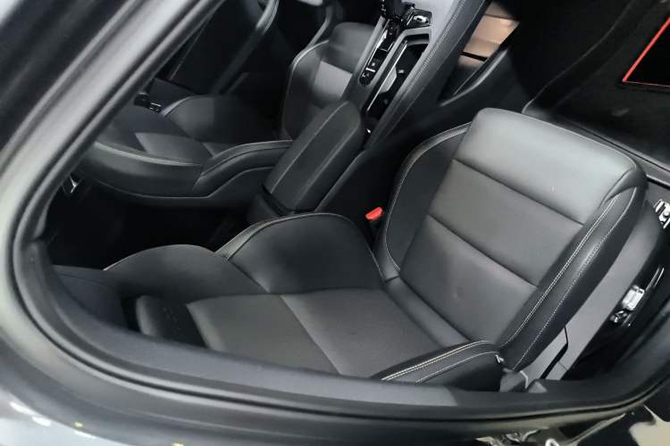 Used Lynk & Co 03 2023 1.5TD DCT JingPro Right Front Seat