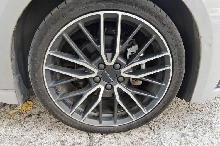 Used Lynk & Co 03 2023 2.0TD DCT H-Power Halo Right Front Wheel Hub