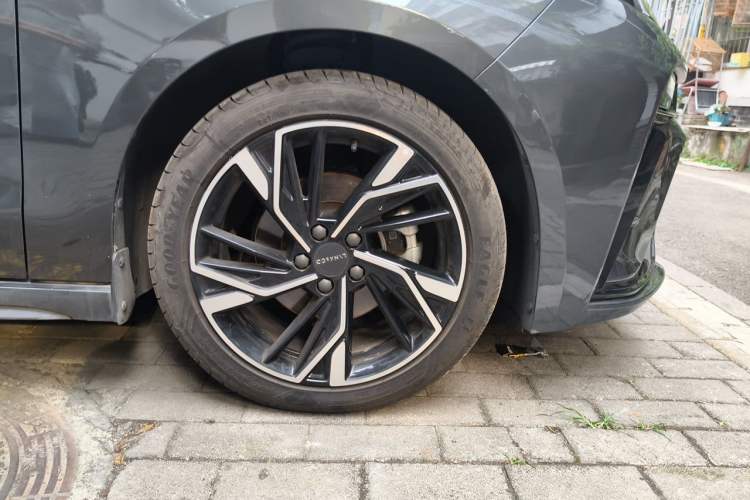 Used Lynk & Co 03 2023 1.5TD DCT JingPro Right Front Wheel Hub