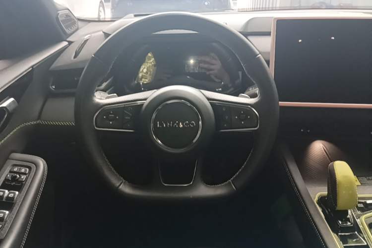 Used Lynk & Co 03 2023 2.0TD DCT H-Power Halo Steering Wheel