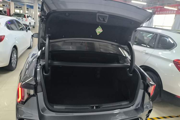 Used Lynk & Co 03 2023 1.5TD DCT JingPro Trunk