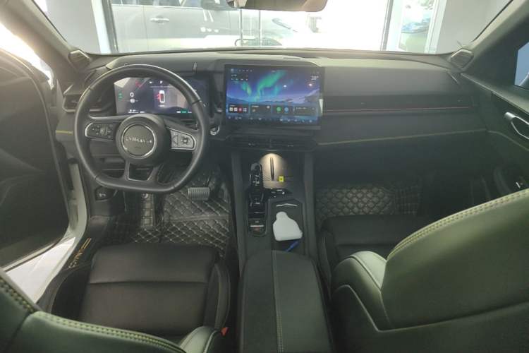 Used Lynk & Co 03 2023 1.5T EM-F PM Center Console