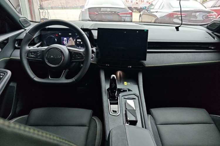 Used Lynk & Co 03 2023 1.5TD DCT JingPro Center Console