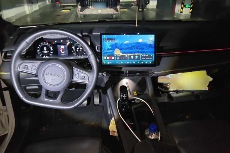 Used Lynk & Co 03  Center Console