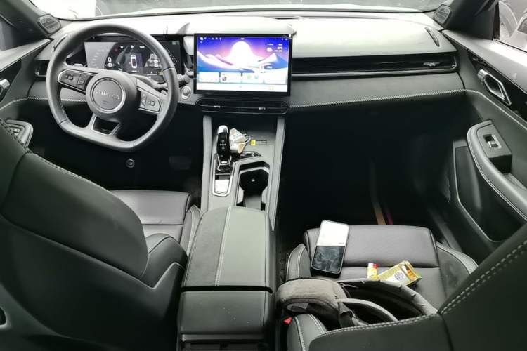 Used Lynk & Co 03 2023 1.5TD DCT JingPro Center Console