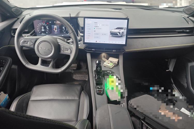 Used Lynk & Co 03 2023 2.0TD DCT JingPro Center Console