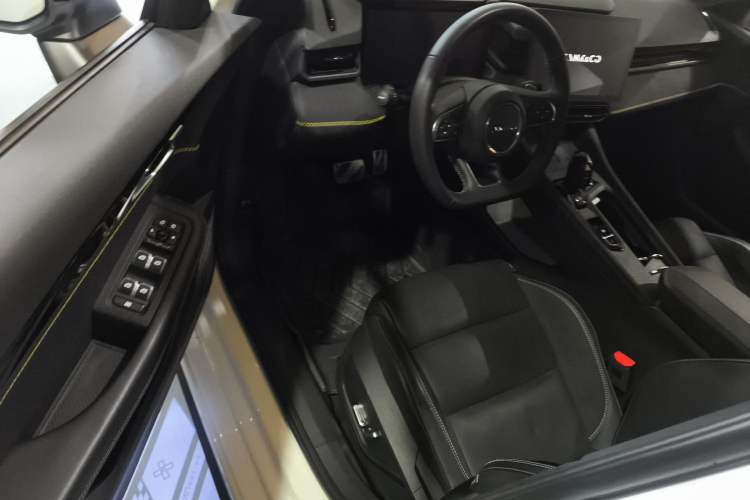 Used Lynk & Co 03 2023 1.5TD DCT JingPro Driver Seat