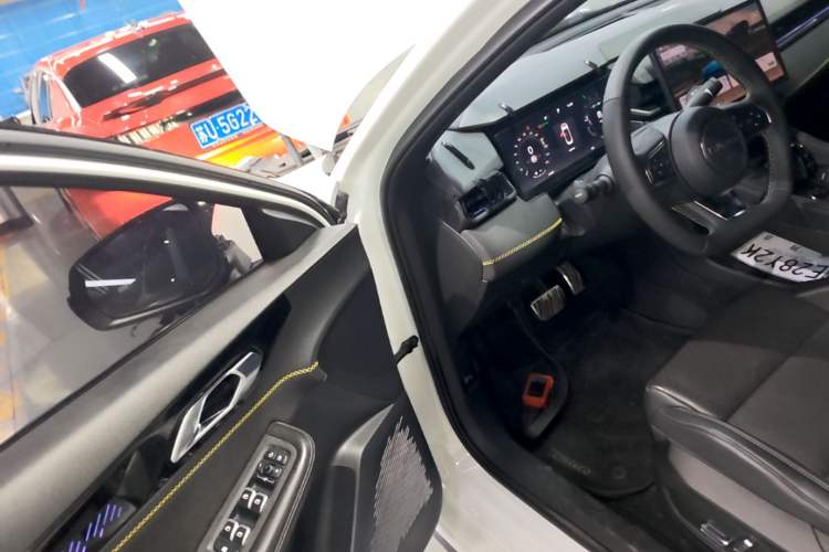 Used Lynk & Co 03 2023 1.5TD DCT JingPro Driver Seat